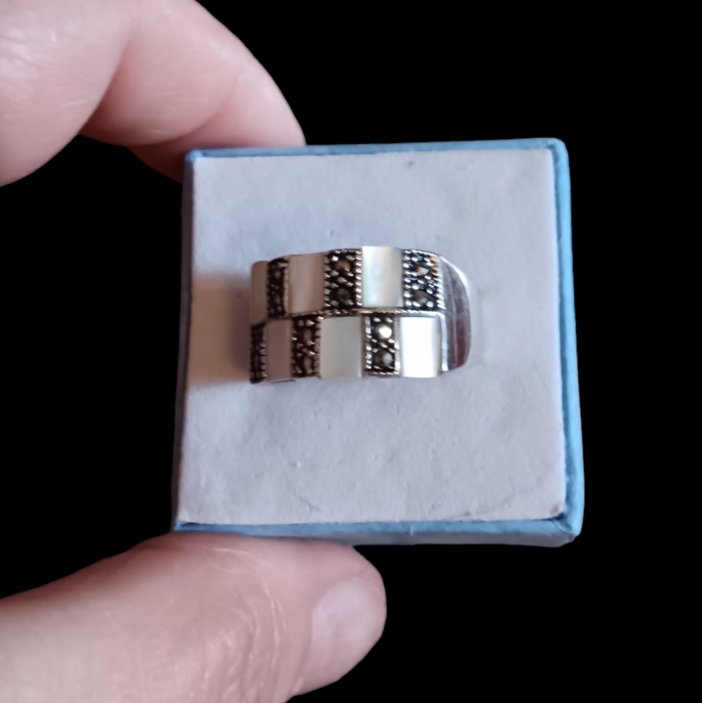 Silver mother of pearl and black moissanite